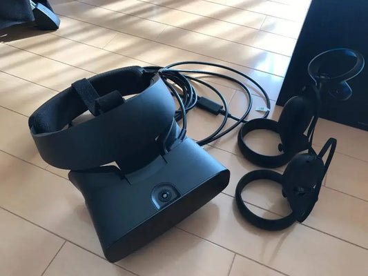 Oculus Rift S PC VR Gaming Headset with High Resolution Display and Adjustable Headband for Immersive Experience