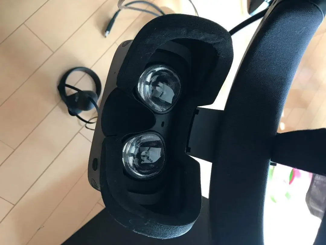 Oculus Rift S PC VR Gaming Headset with High Resolution Display and Adjustable Headband for Immersive Experience
